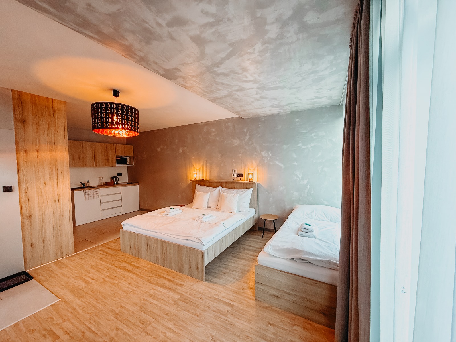 Apartmán s kuchynkou — flexibilný layout pre rodiny aj páry, vhodný na dlhšie pobyty.