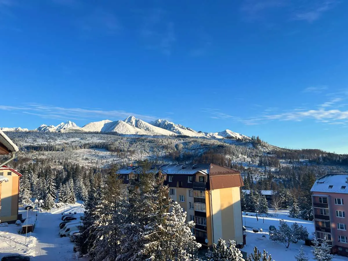 Sherpa's Hostel — výhľad na panorámu Vysokých Tatier.